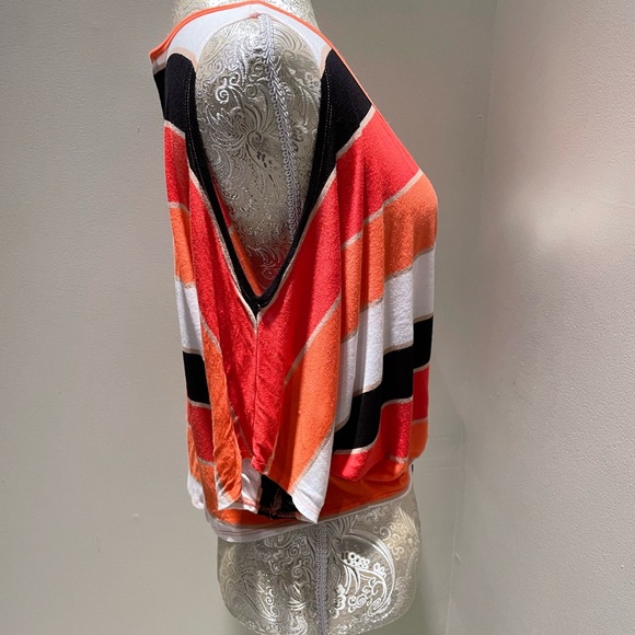 BEBE WOMENS STRIPED COLD SHOULDER TOP SIZE SMALL CORAL BLACK WHITE TEE - Picture 10 of 11